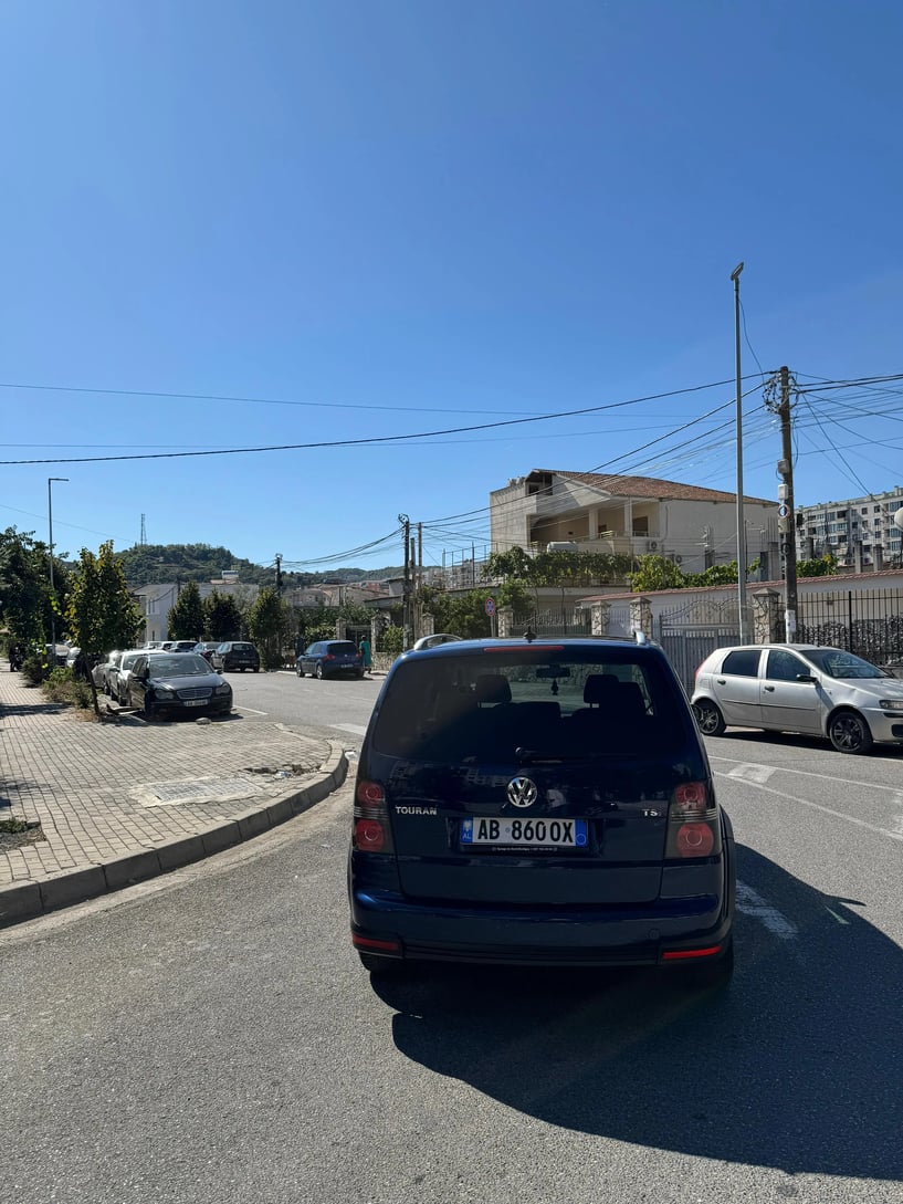 Alquila un coche en Tirana